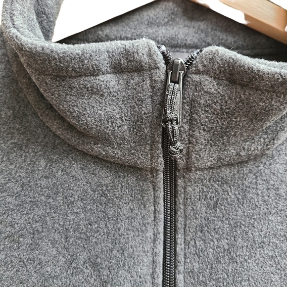 Columbia Fleece with Full Zip and Pockets, Size XL - Picture 7 of 10